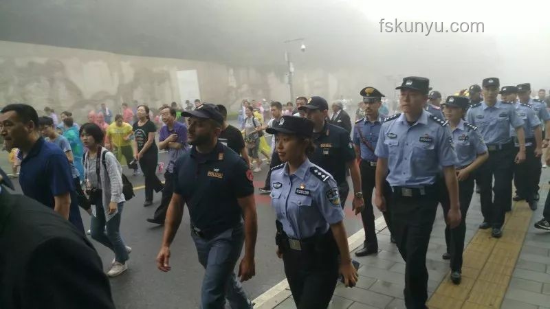 1米97小伙协助警察拦截逃窜男子：高效协作方案